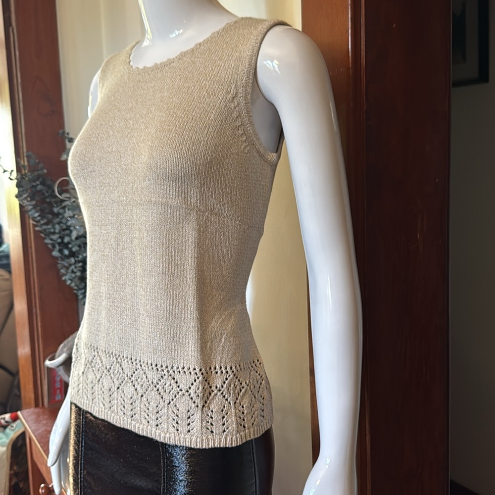 NWT northern reflections size small Beige Knit Sleeveless Top